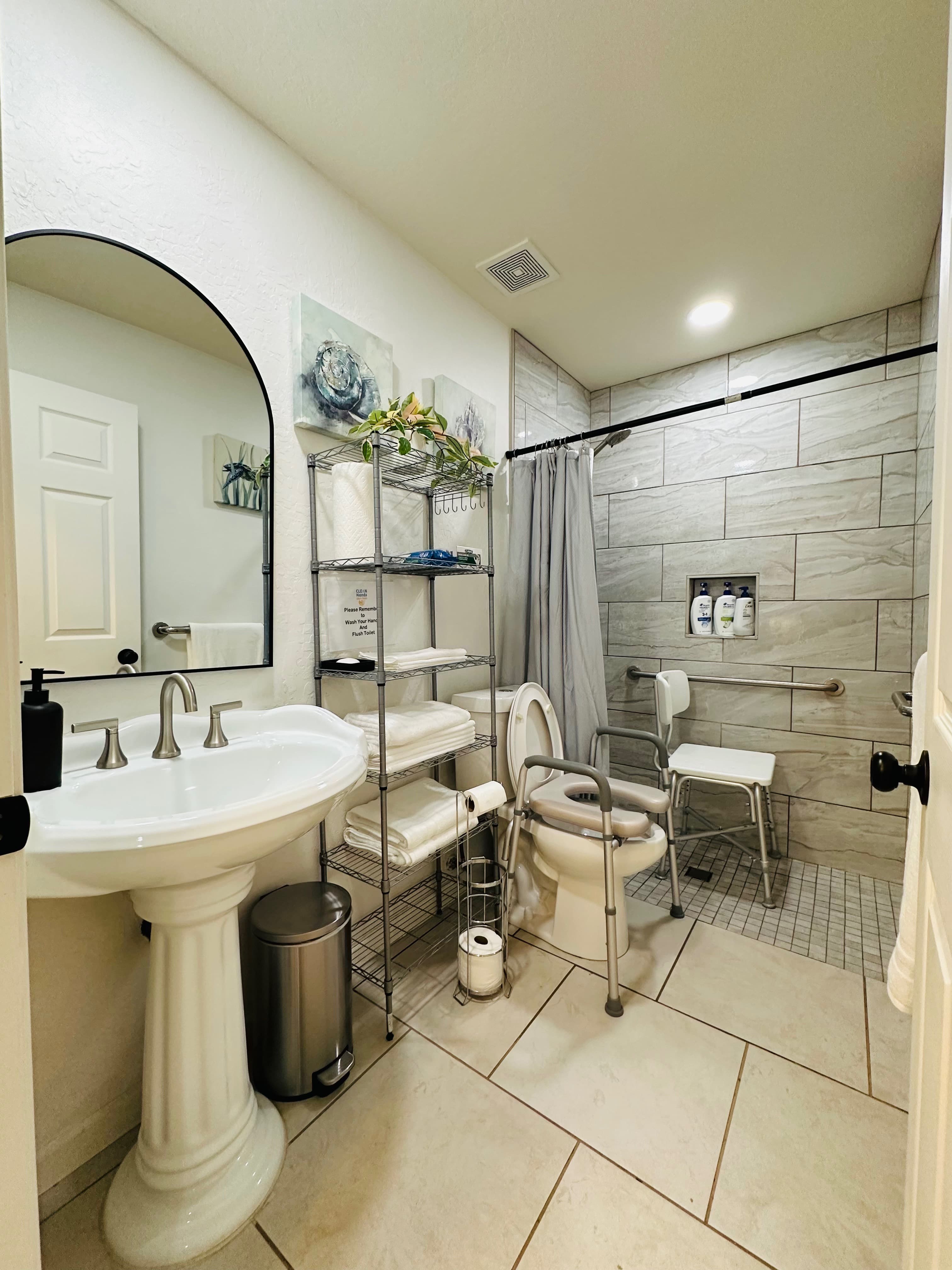 Lovely  House - Image 4